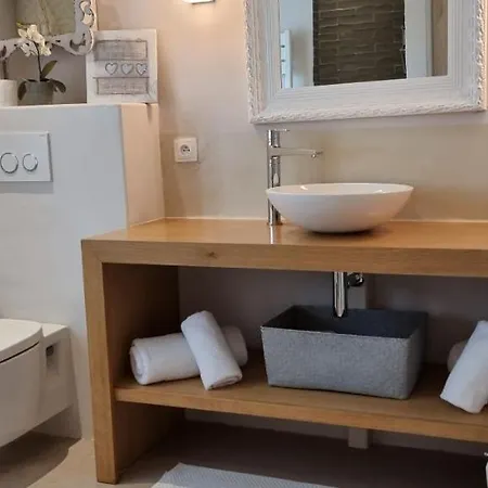 Du Luberon - Des Gourmandises Holiday home *